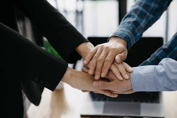 What's the Best Way to Pair Structured Shorts with a Blazer for a Summer Business Look?